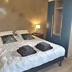 D'hote Le Breuil Bed & Breakfast 4*